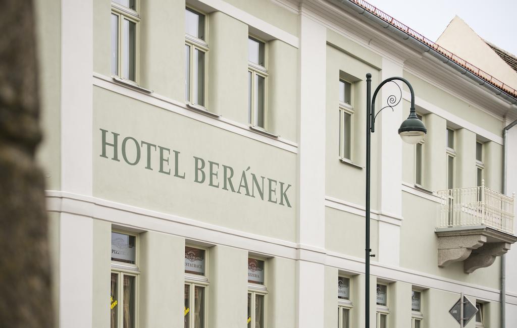 Hotel Beranek Blatná エクステリア 写真